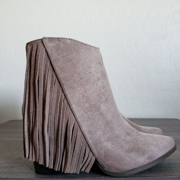 Candie's Roadhouse Western Fringe Suede Heeled Ankle Booties Boho Taupe Size 6.5 - Picture 1 of 11